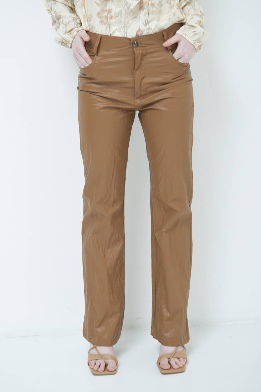 Kikisix PANTALONE ECOPELLE STROPICCIATA BEIGE