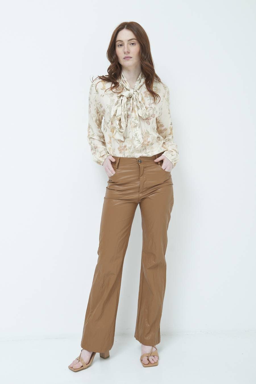 Kikisix PANTALONE ECOPELLE STROPICCIATA BEIGE
