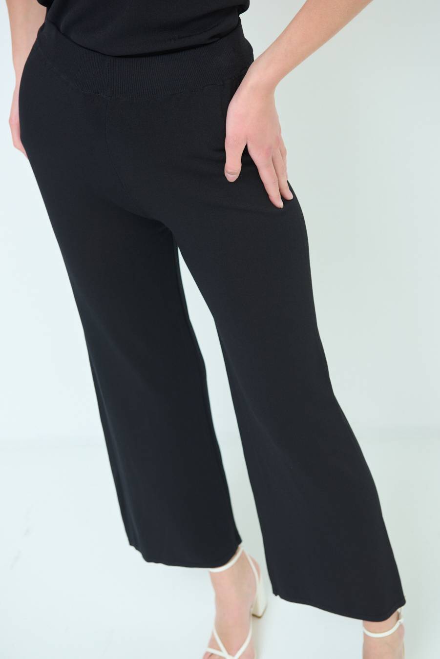 Kikisix PANTALONE PALAZZO MAGLIERIA NERO