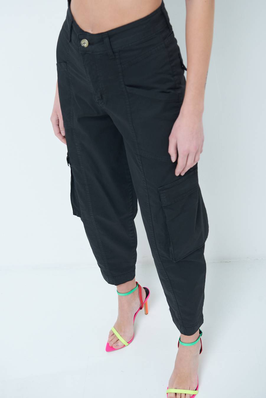 Kikisix PANTALONE TASCONI NERO