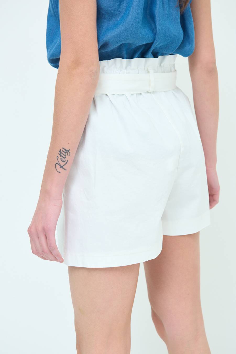 Kikisix SHORT CON CINTURA FASCIA BIANCO