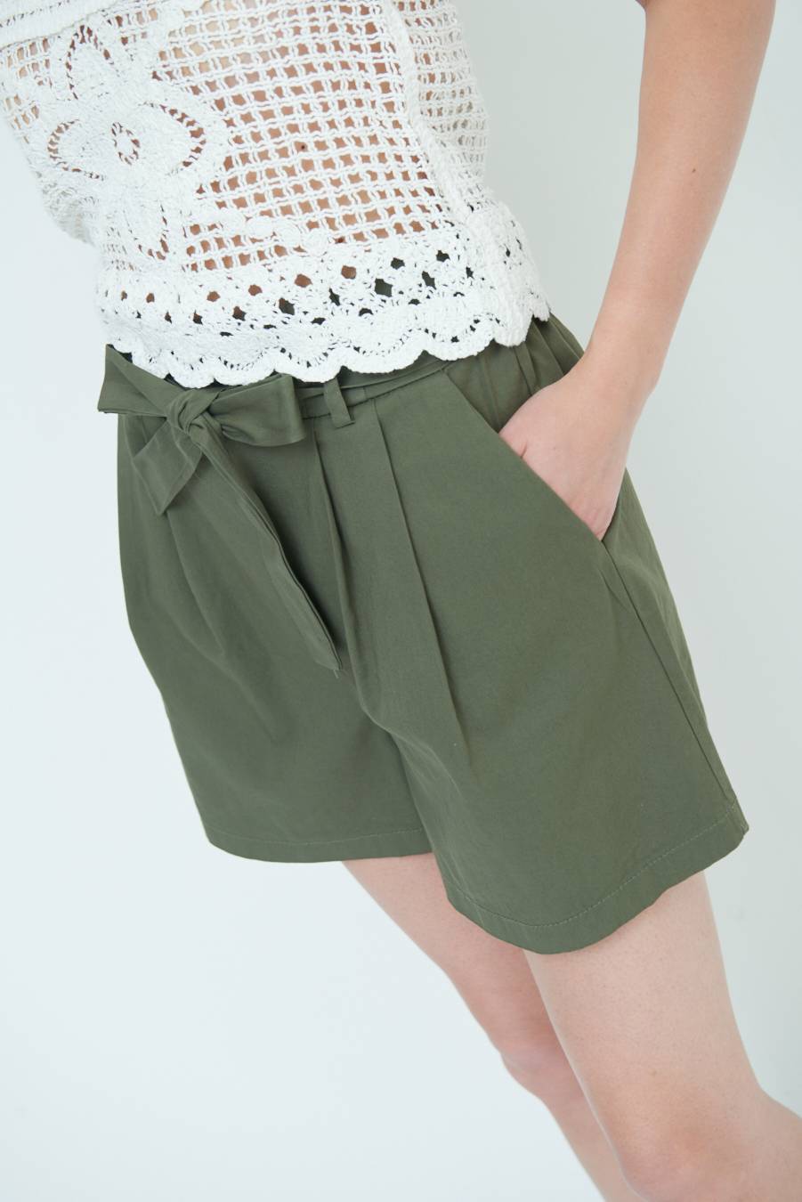 Kikisix SHORT CON CINTURA FASCIA VERDE MILITARE