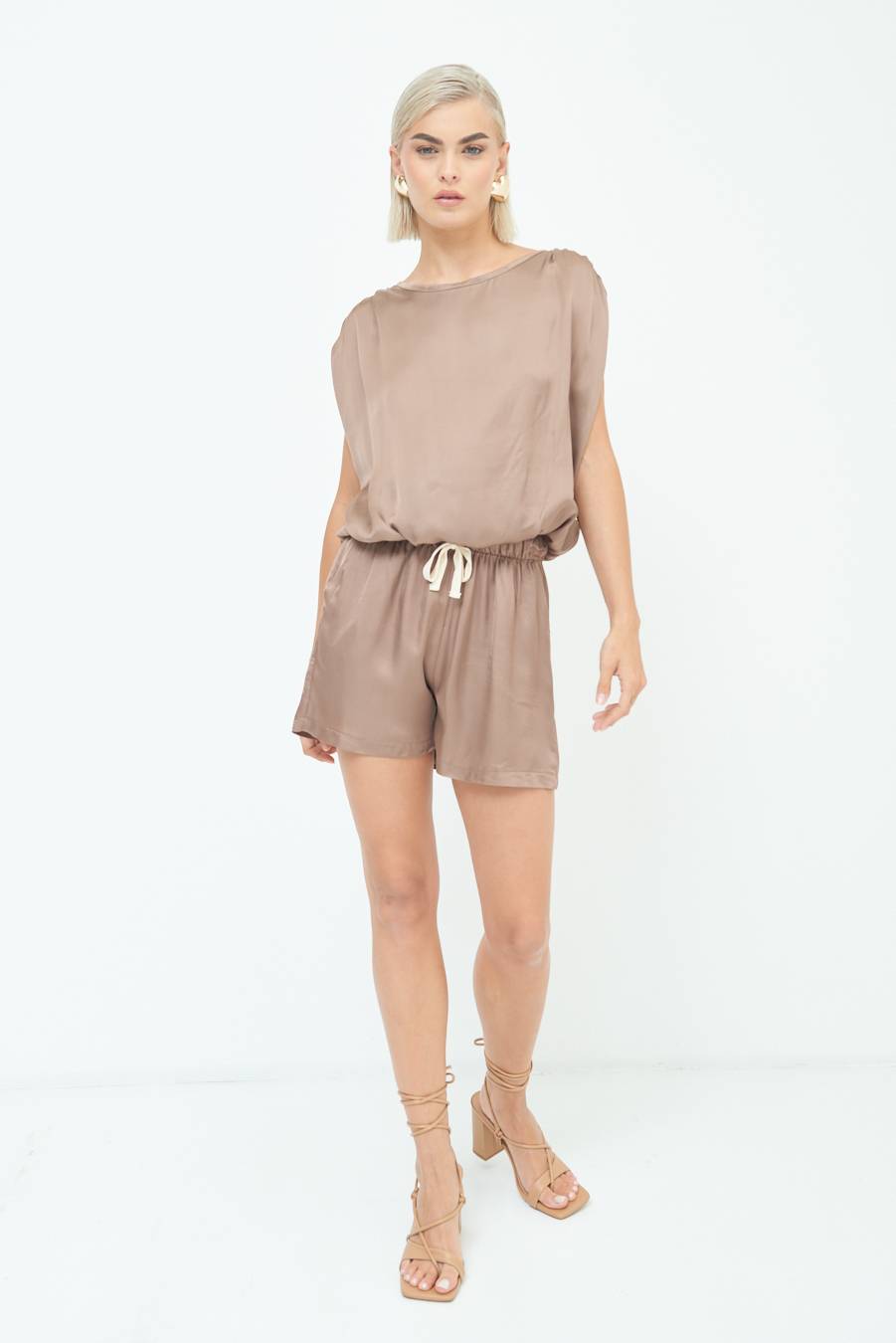 Kikisix SHORTS RASO CON LACCIO CONTRASTO TABACCO