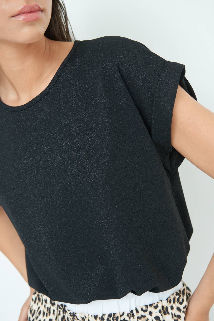 Kikisix T-SHIRT OVER CON RISVOLTO LUREX NERO