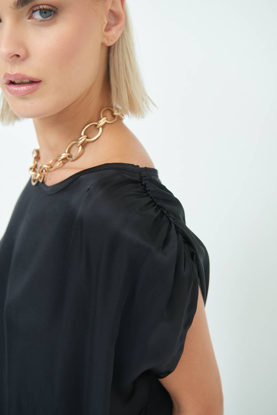 Kikisix TOP CON ELASTICO FONDO SCOLLO BALA NERO