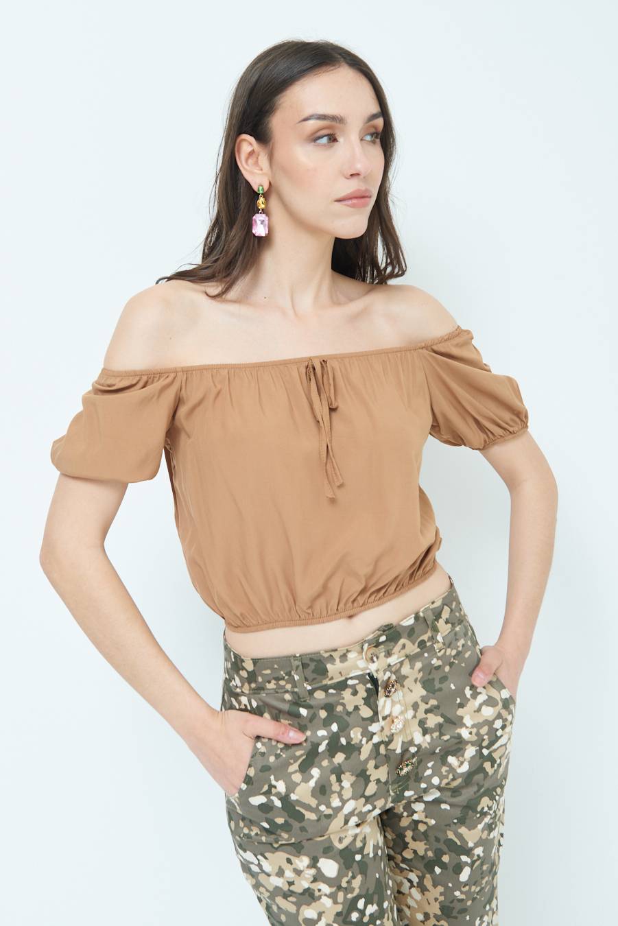 Kikisix TOP SCOLLO SCHIFFER CAMMELLO