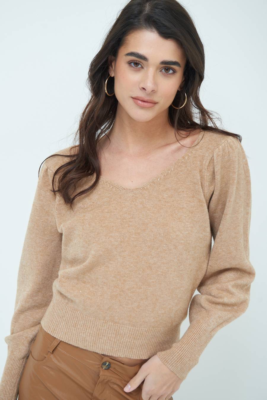 Kikisix MAGLIA SCOLLO V CON MANICA INCRESPATA CAMMELLO