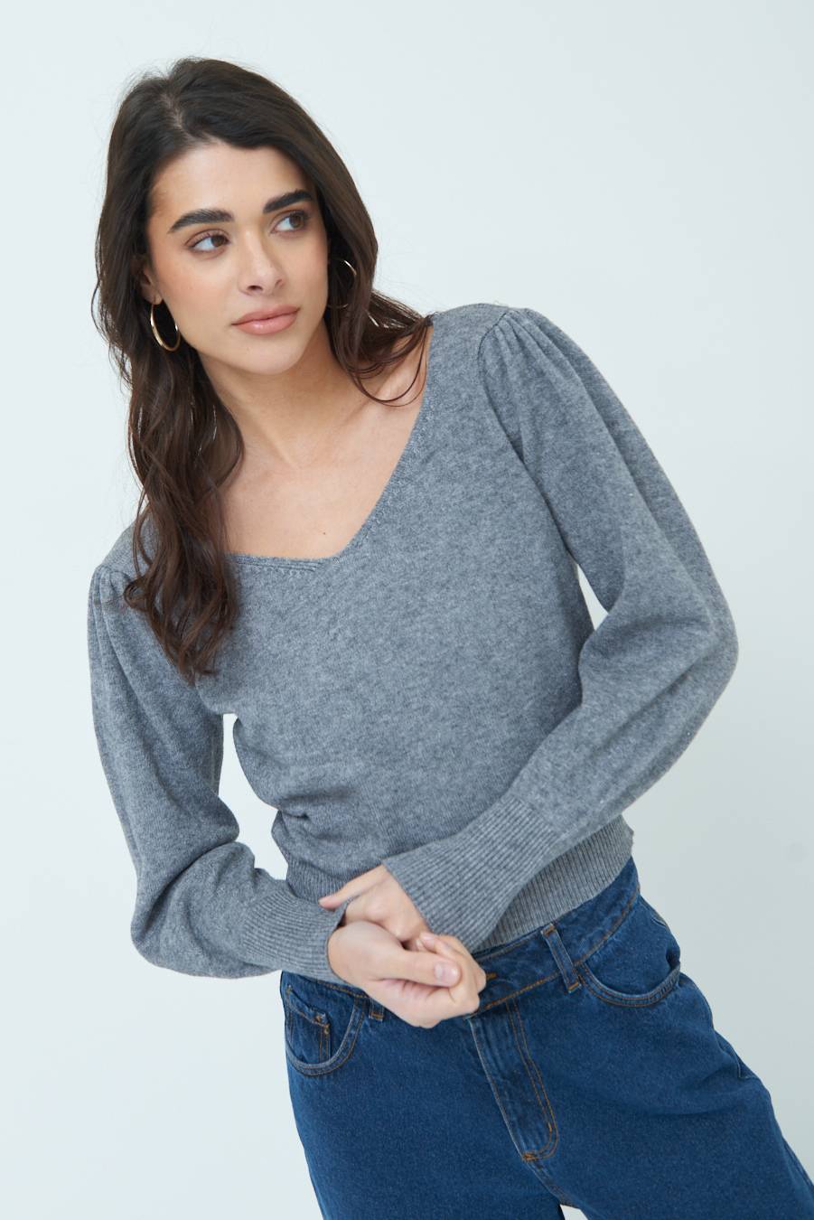 Kikisix MAGLIA SCOLLO V CON MANICA INCRESPATA GRIGIO