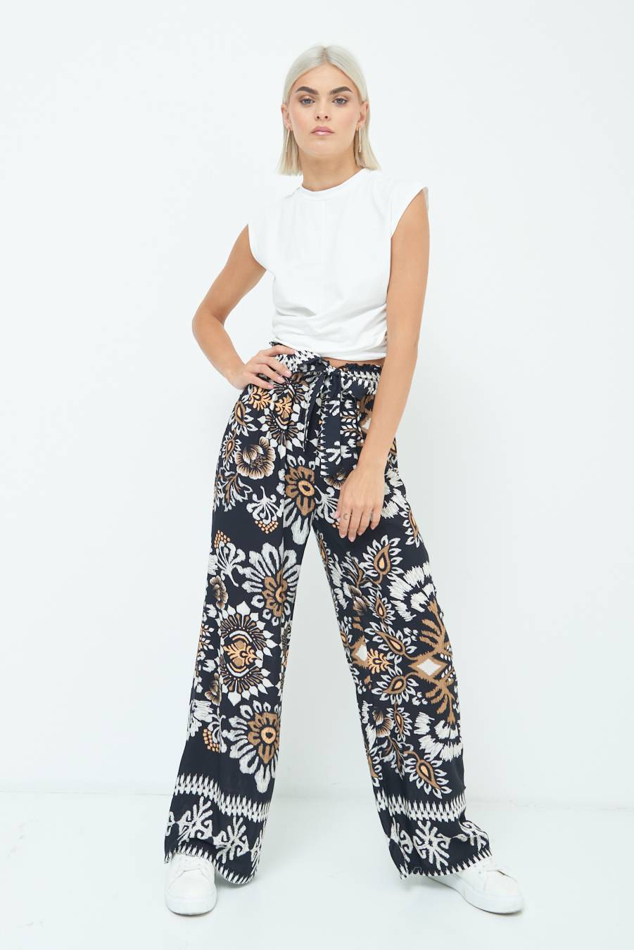 Kikisix PANTA PALAZZO CON CINTURA STAMPA BALZA NERO