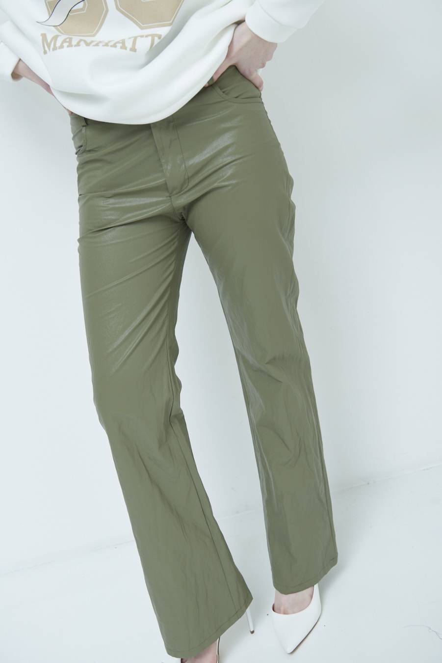 Kikisix PANTALONE ECOPELLE STROPICCIATA VERDE MILITARE