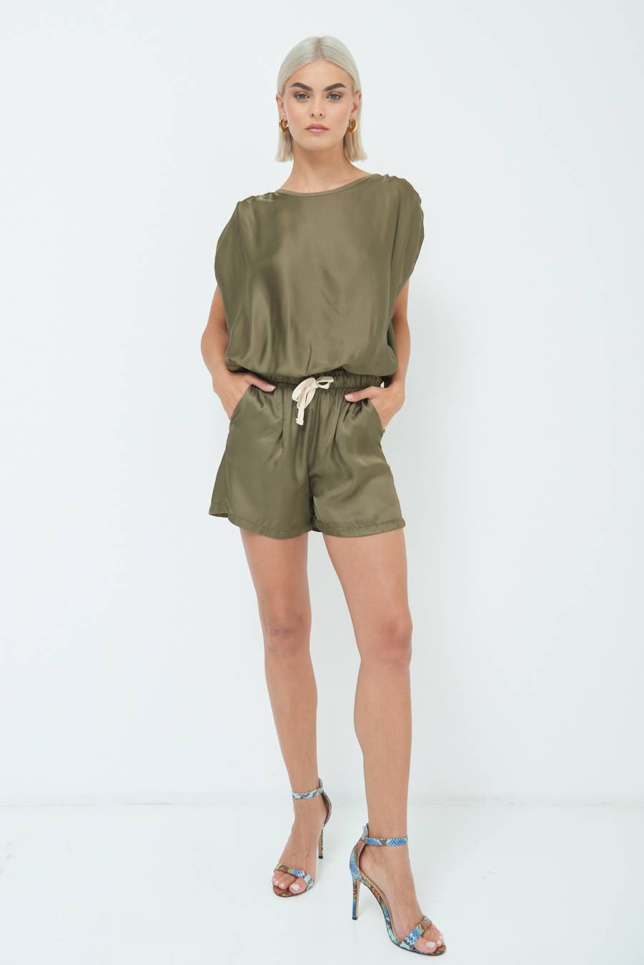 Kikisix SHORTS RASO CON LACCIO CONTRASTO VERDE MILITARE