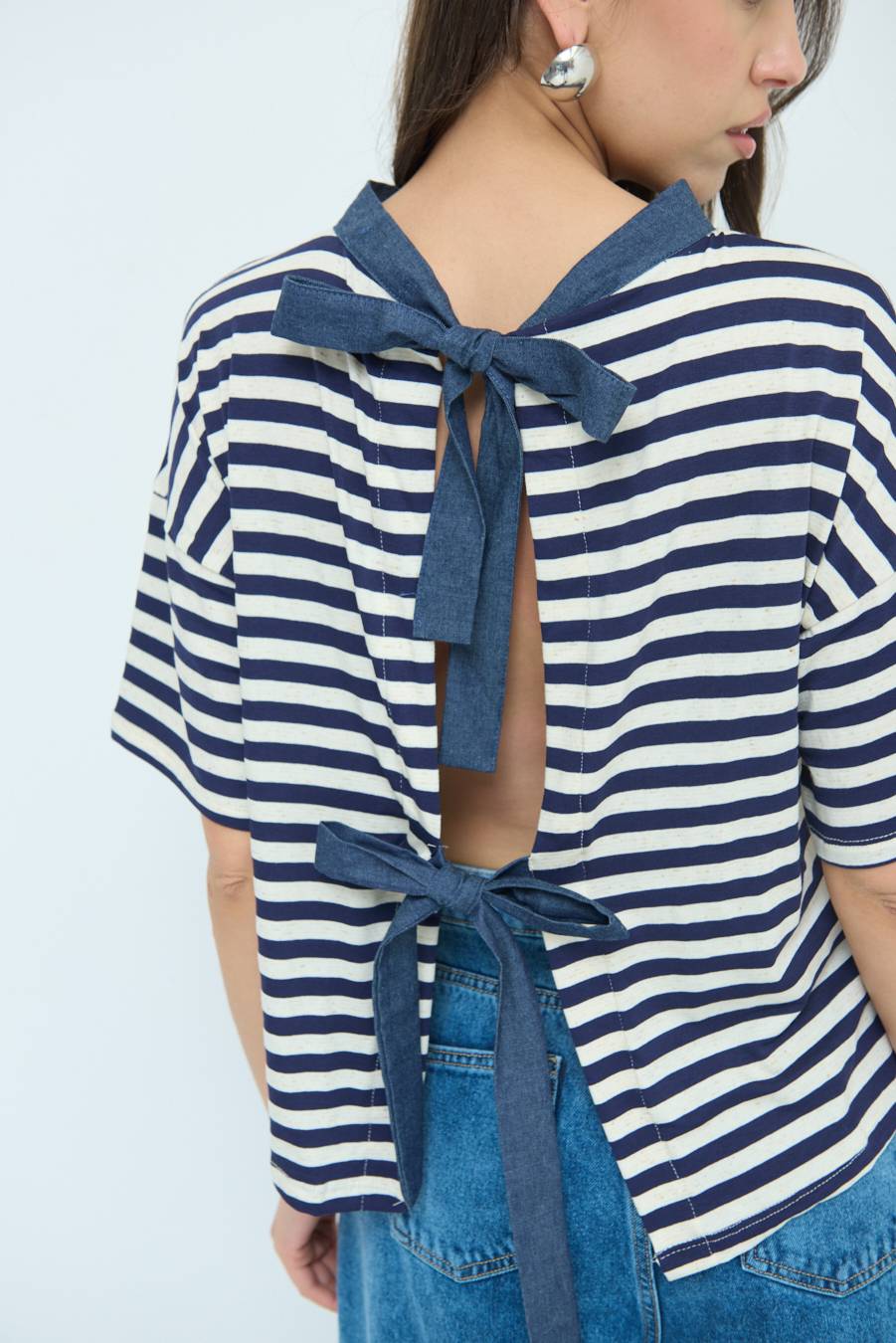 Kikisix T-SHIRT OVER RIGA CON FIOCCHI VISCOSA/LINO BLU