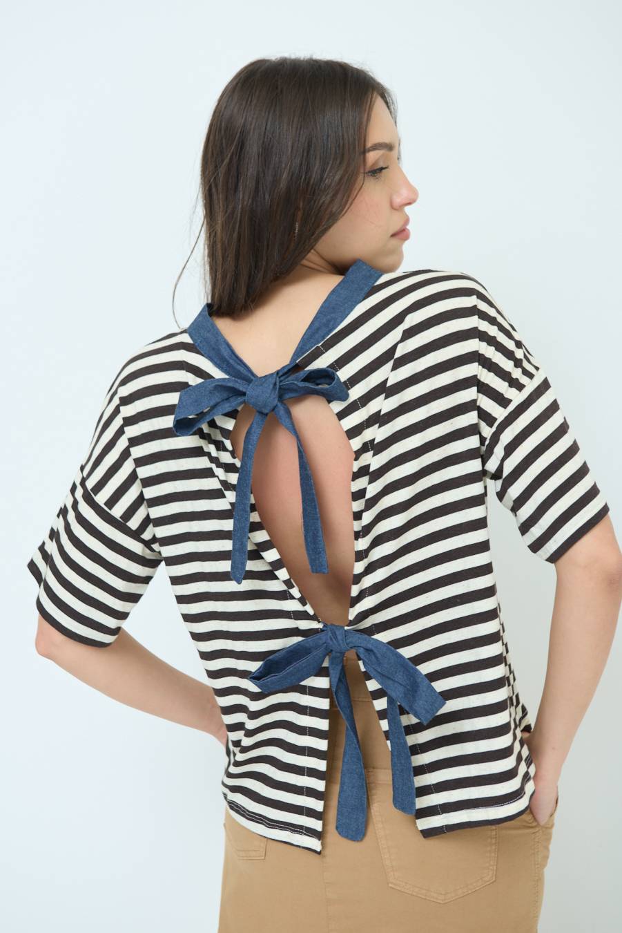 Kikisix T-SHIRT OVER RIGA CON FIOCCHI VISCOSA/LINO MORO