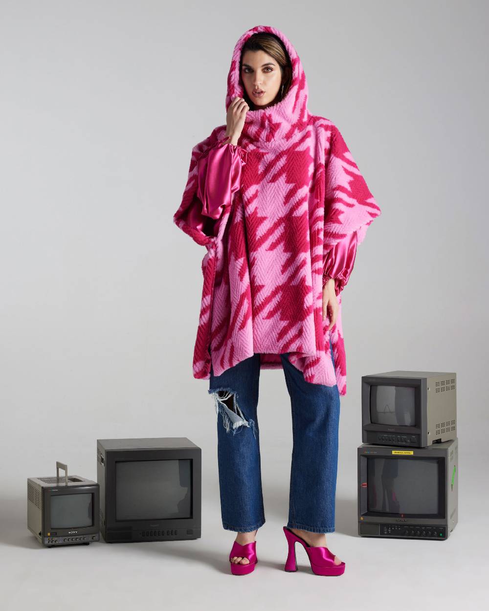 Kostumn1 Jeans piombo con strappo al ginocchio