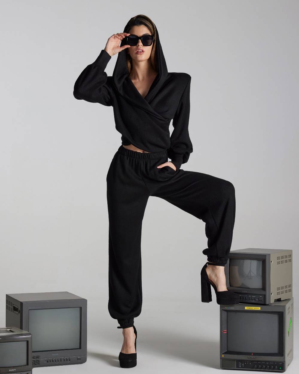 Kostumn1 Pantalone con ricamo