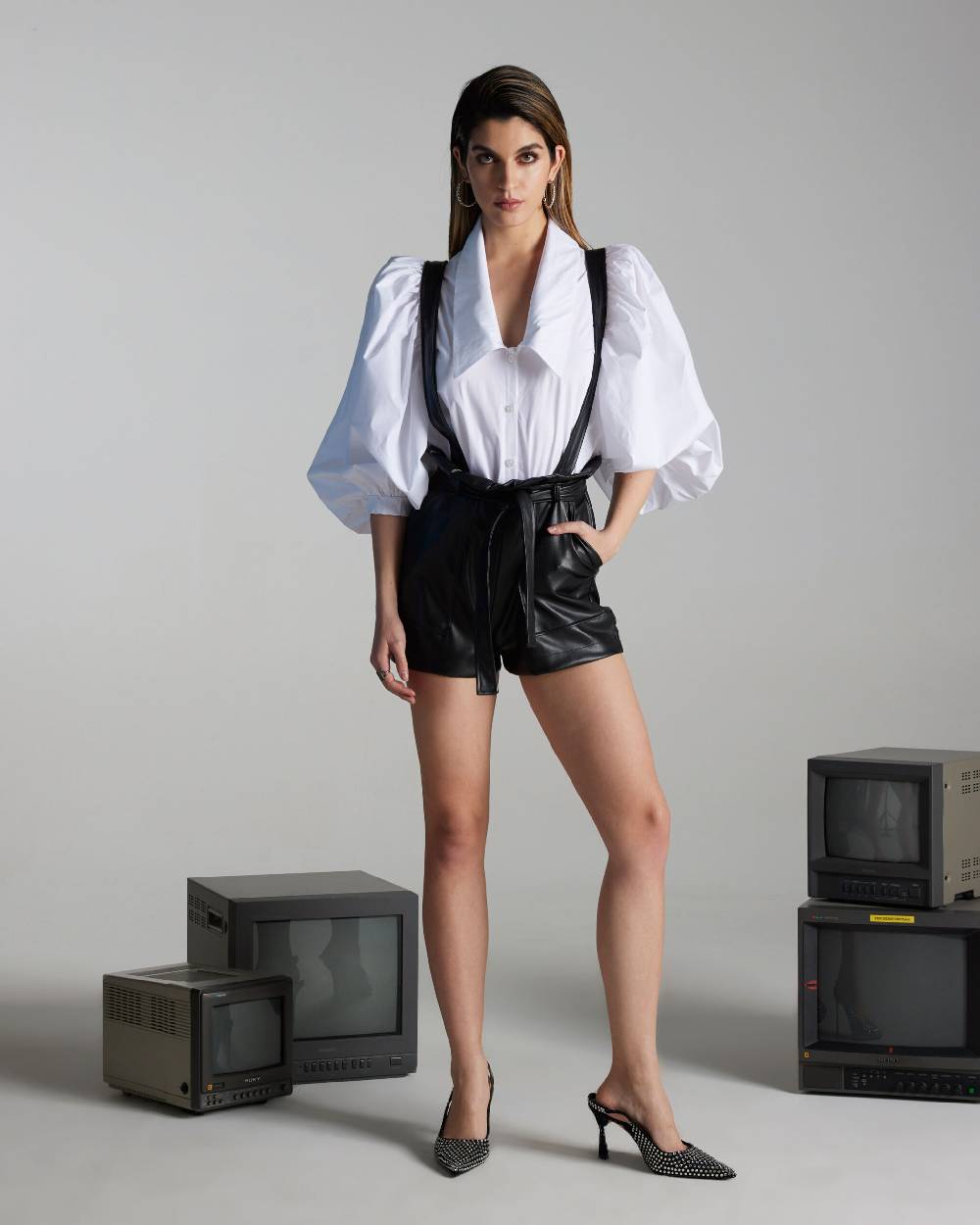 Kostumn1 Short con bretelle