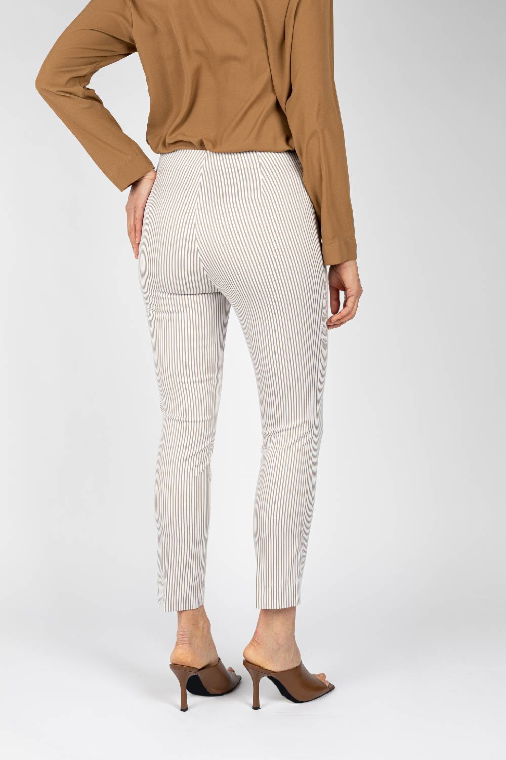 L.Pucci Pantaloni A Riga Colore Beige Da Donna Linea Stretta