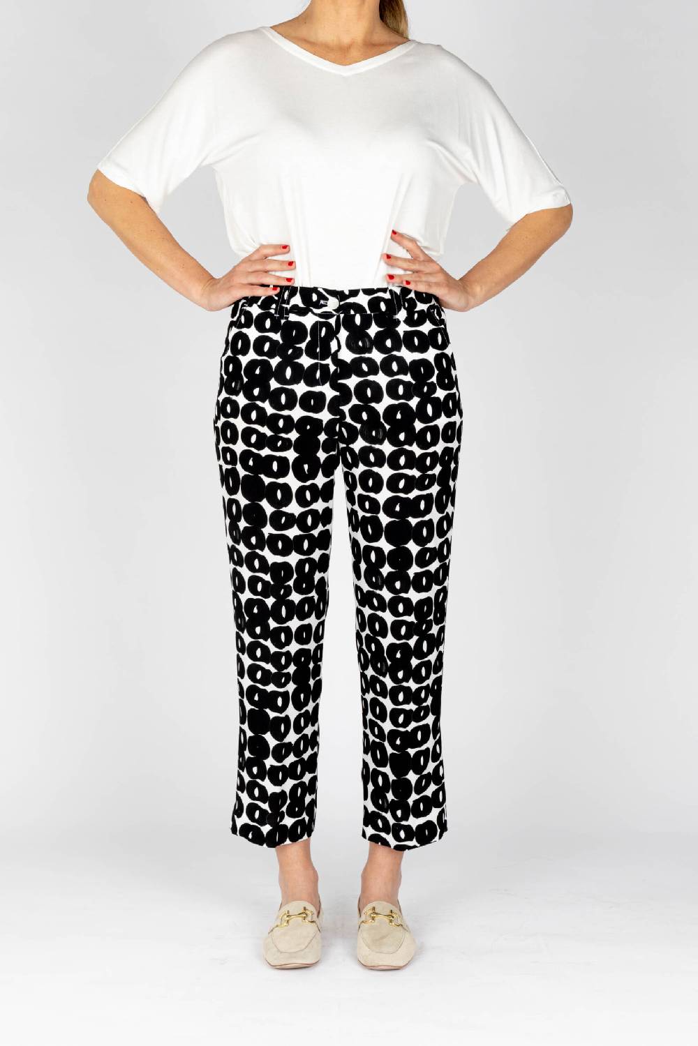 L.Pucci Pantaloni colore nero gamba larga tessuto viscosa stampa cerchio