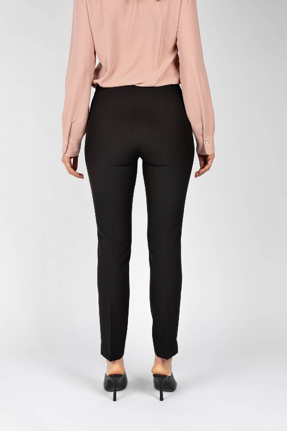 L.Pucci Pantaloni Colore Nero Linea A Gamba Stretta Da Donna