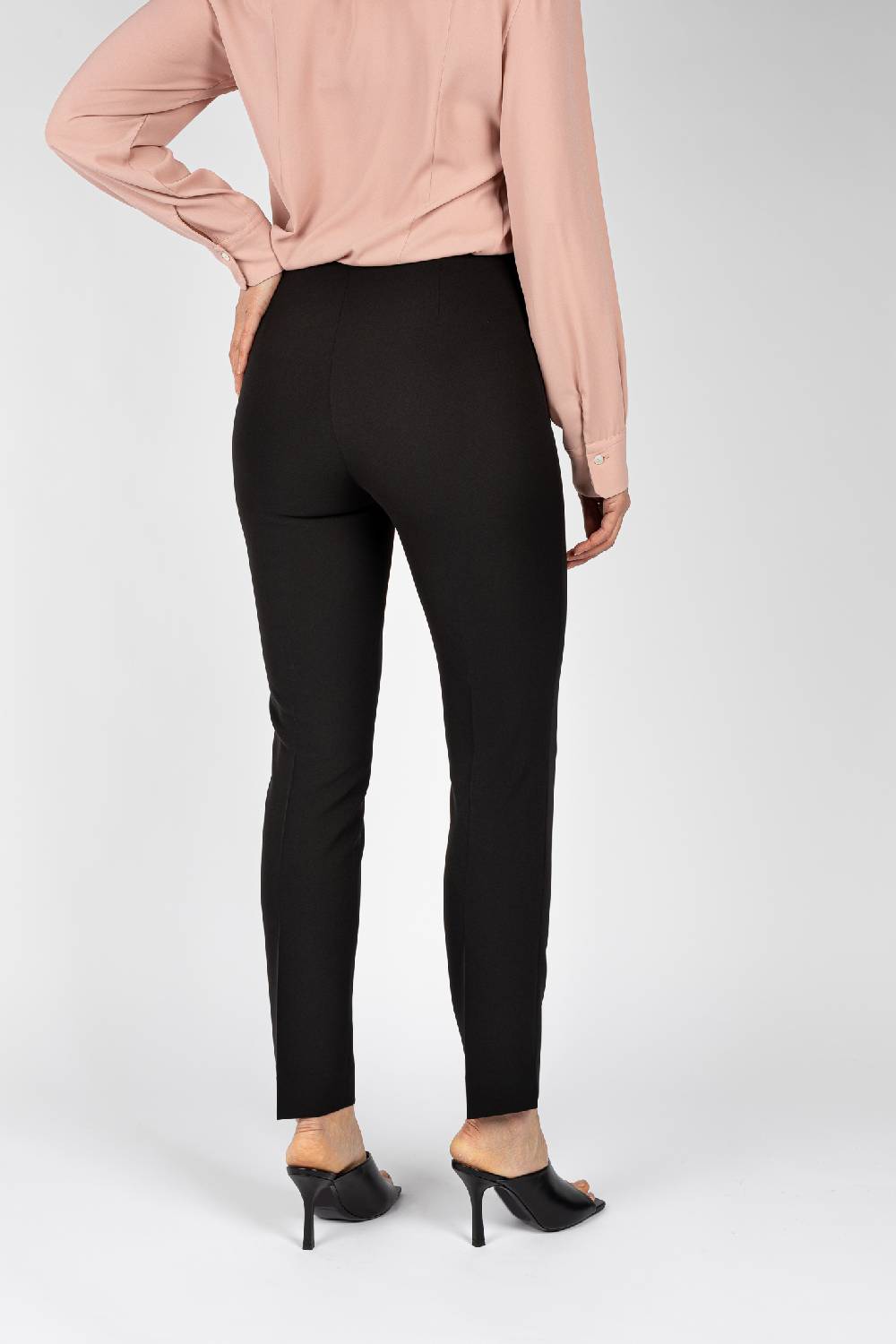 L.Pucci Pantaloni Colore Nero Linea A Gamba Stretta Da Donna