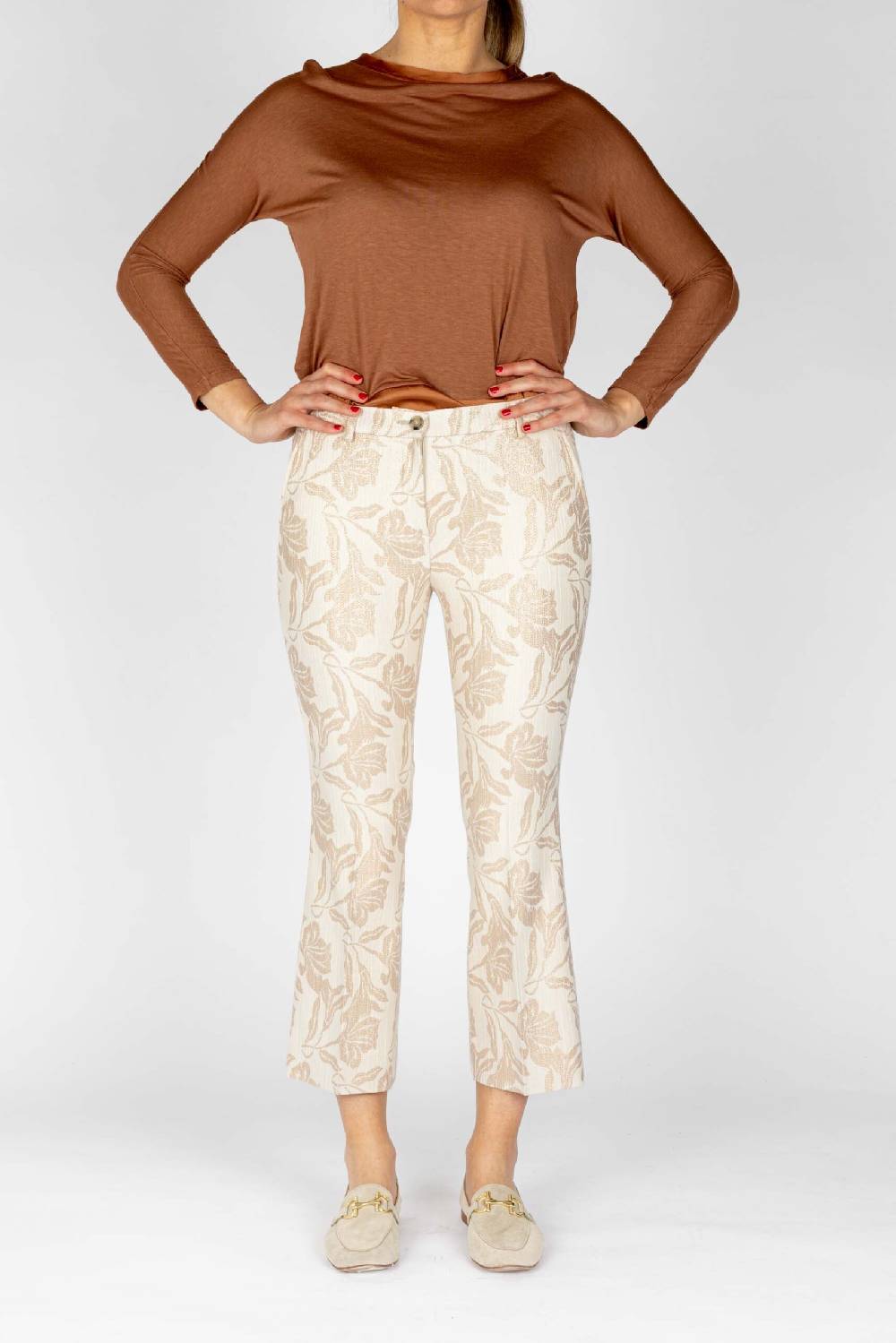 L.Pucci Pantaloni disegno fiore colore beige, linea zampetta tessuto jacquard lurex