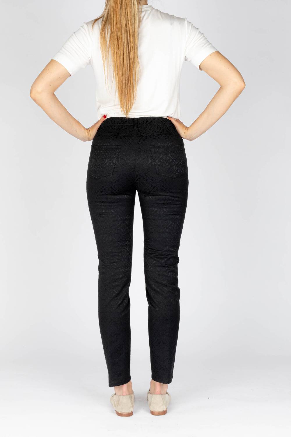 L.Pucci Pantaloni Disegno Fiore Colore Nero, Linea Jeans Tessuto Jacquard