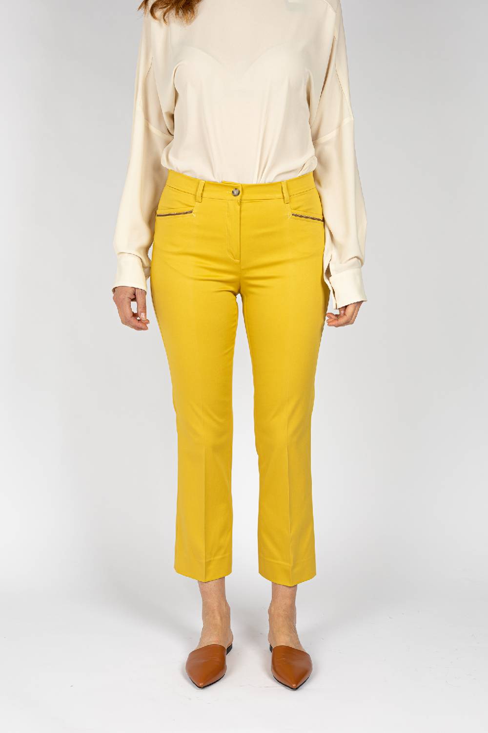 L.Pucci Pantaloni gamba corta fondo leggermente svasato, colore lime