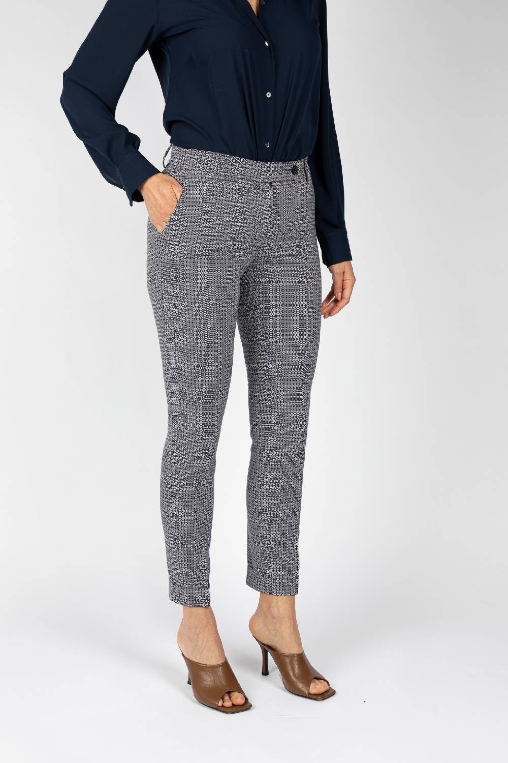 L.Pucci Pantaloni In Tessuto Jacquard Blu Su Fondo Ghiaccio Gamba Regolare Colore Blu