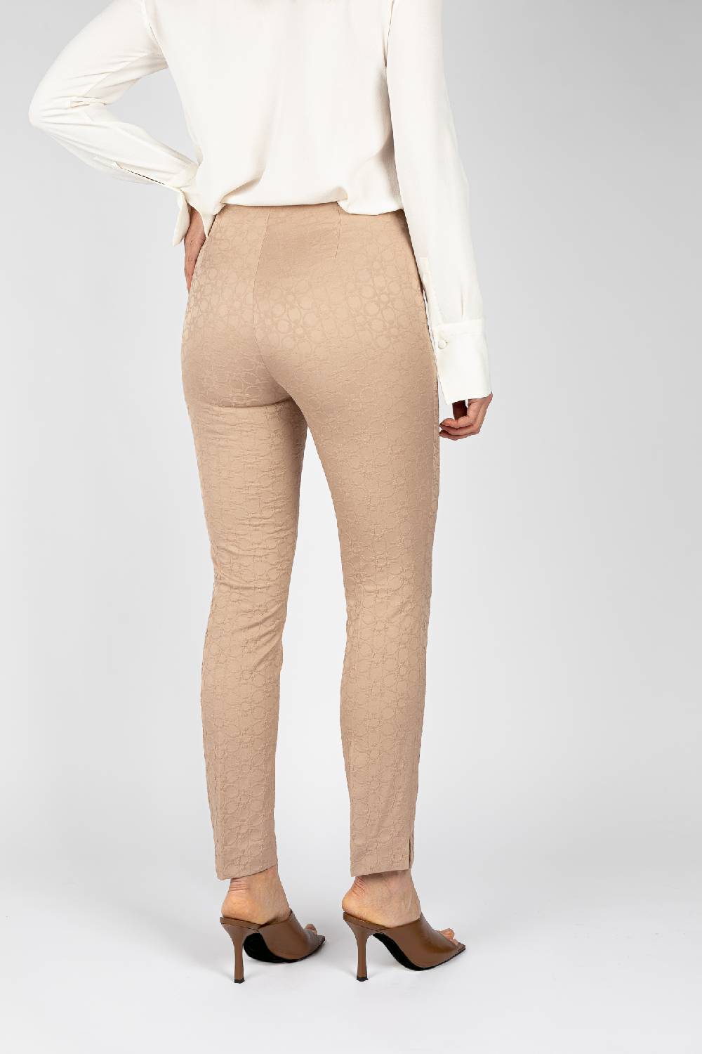 L.Pucci Pantaloni Jacquard A Fiore Colore Beige, Linea Stretta