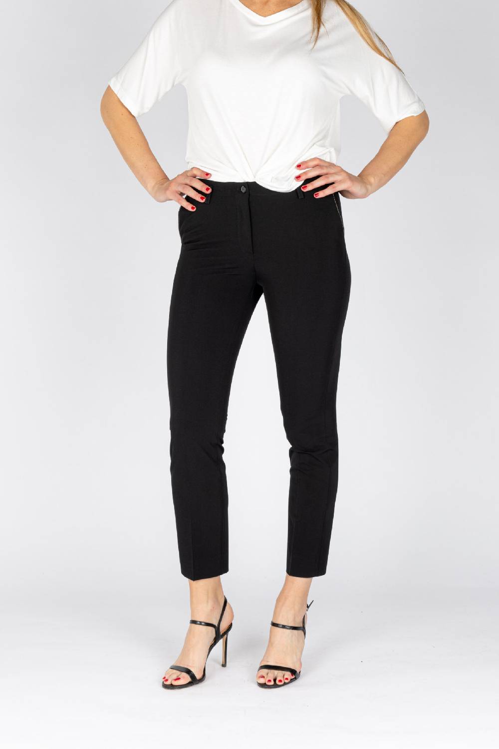 L.Pucci Pantaloni Modello Gamba Stretta Tessuto Tecnico Stretch Colore Nero