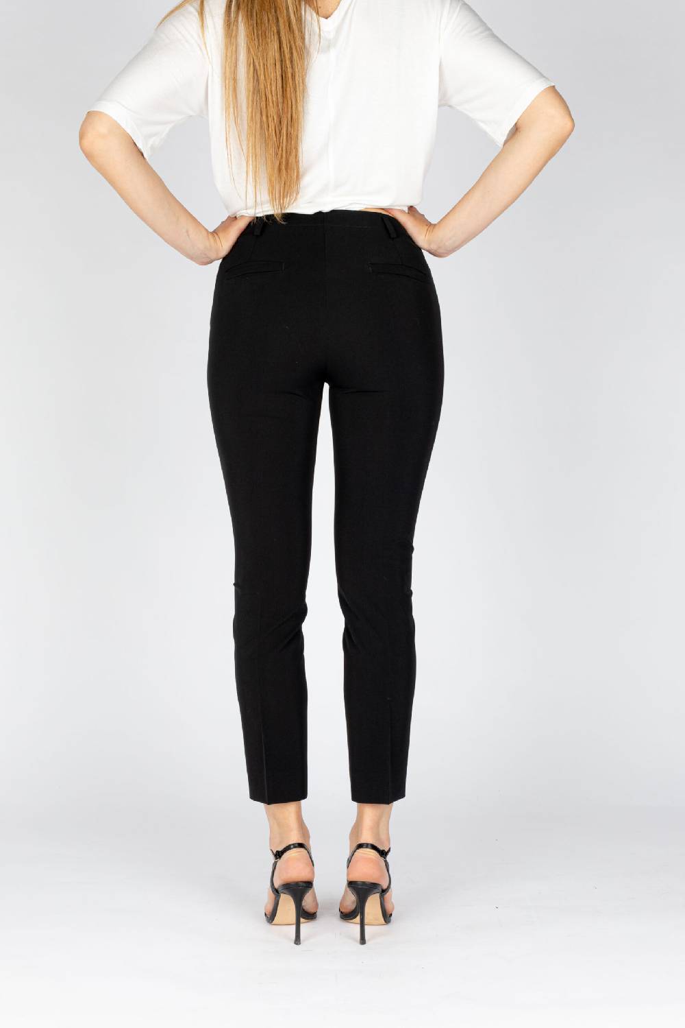 L.Pucci Pantaloni Modello Gamba Stretta Tessuto Tecnico Stretch Colore Nero