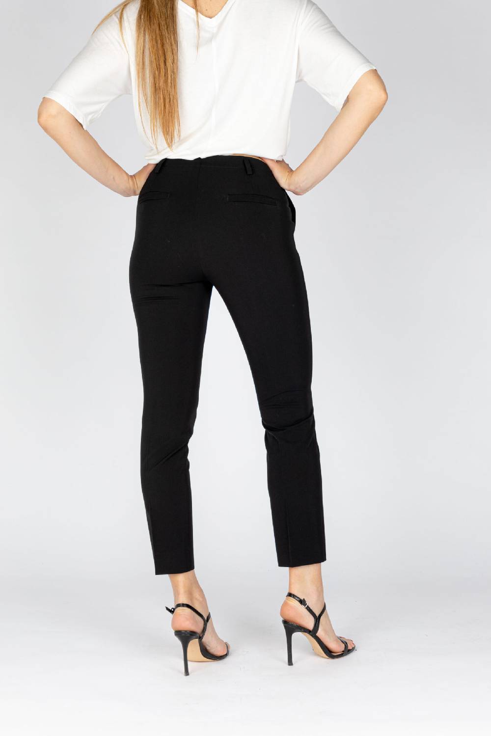 L.Pucci Pantaloni Modello Gamba Stretta Tessuto Tecnico Stretch Colore Nero