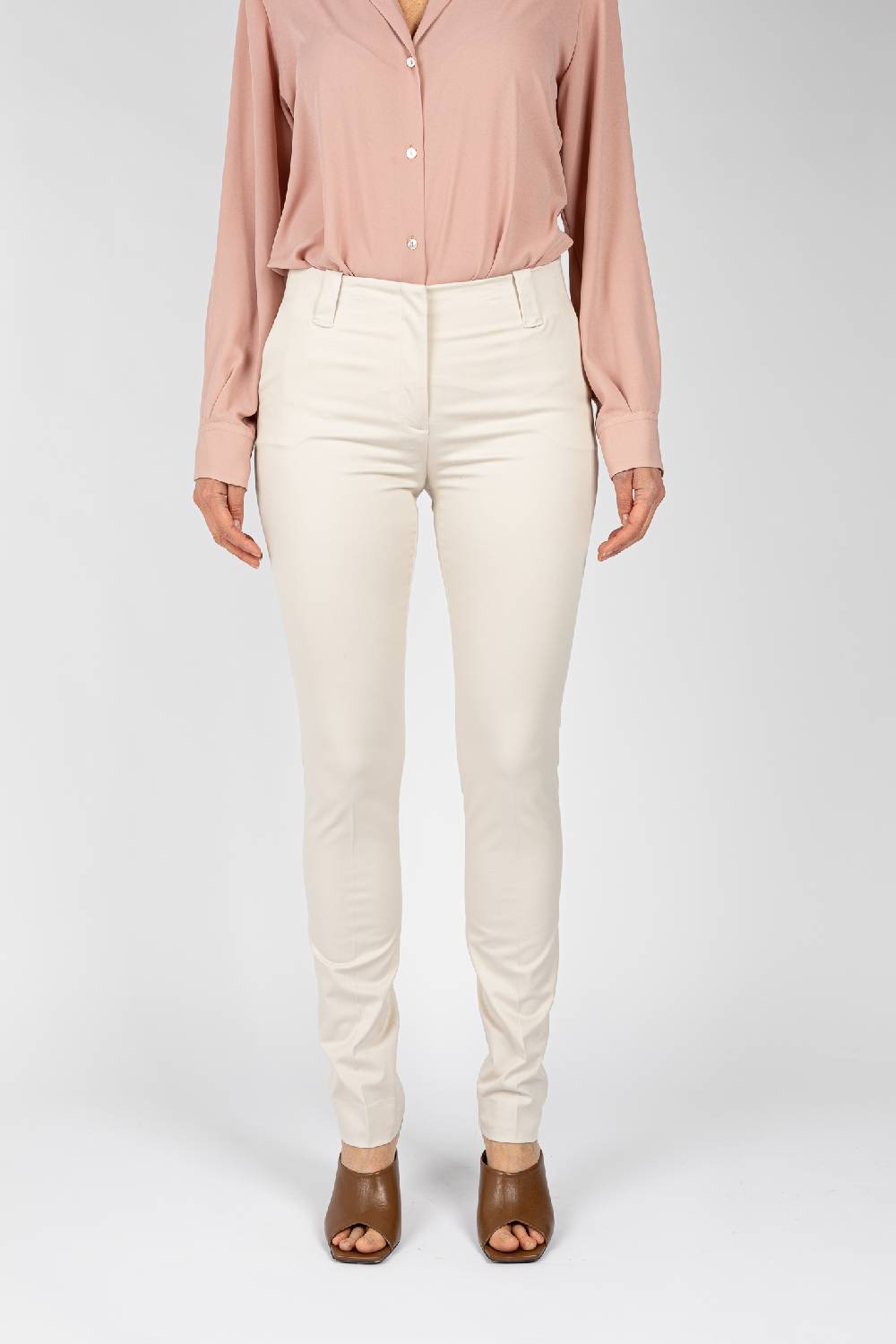 L.Pucci Pantaloni tessuto colore ghiaccio, gamba regolare