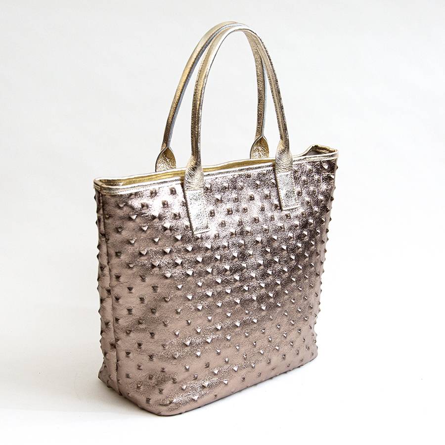 Laura Di Maggio ALTEA – Shopping In Pelle Stampa Chiodo Bronzo