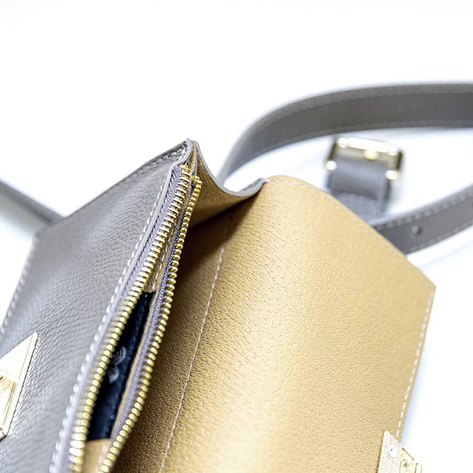 Laura Di Maggio CAROL – Marsupio Grigio Con Chiusura Oro