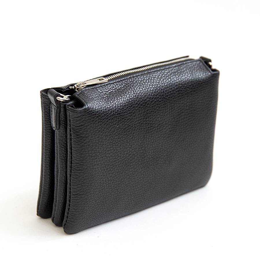 Laura Di Maggio TRIPLETTA – Postina In Pelle Nera