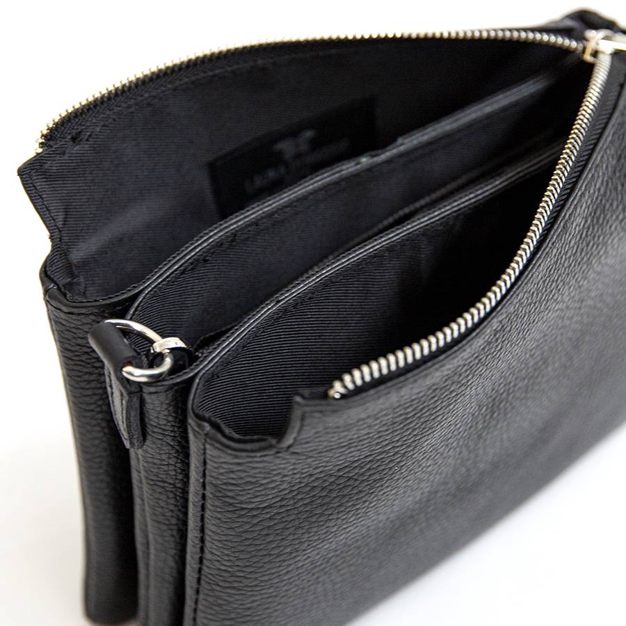 Laura Di Maggio TRIPLETTA – Postina In Pelle Nera