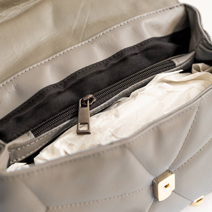 Laura Di Maggio MUSA – Borsa In Pelle Nappa Trapuntata Con Borchie Taupe