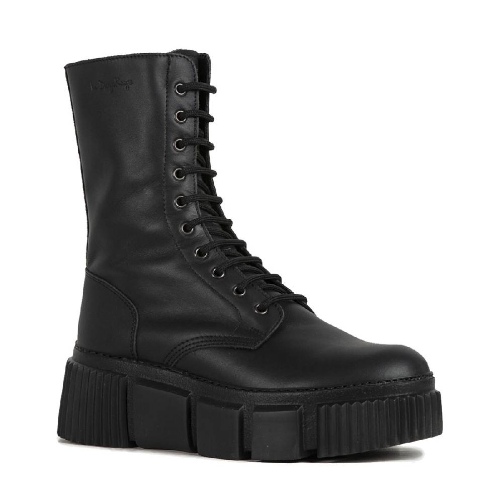 Le Dangerouge Twiggy Black Laces