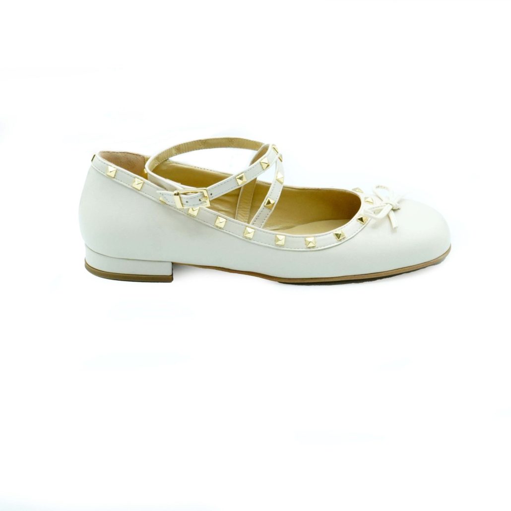 Lea Gu ballerina in nappa, allacciatura frontale alla caviglia con borchie, tacco 10 mm