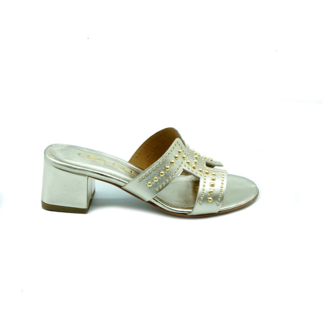 Lea Gu Ciabattina In Nappa Laminata, Fascia Frontale Con Borchie Oro, Tacco Ricoperto 50 Mm