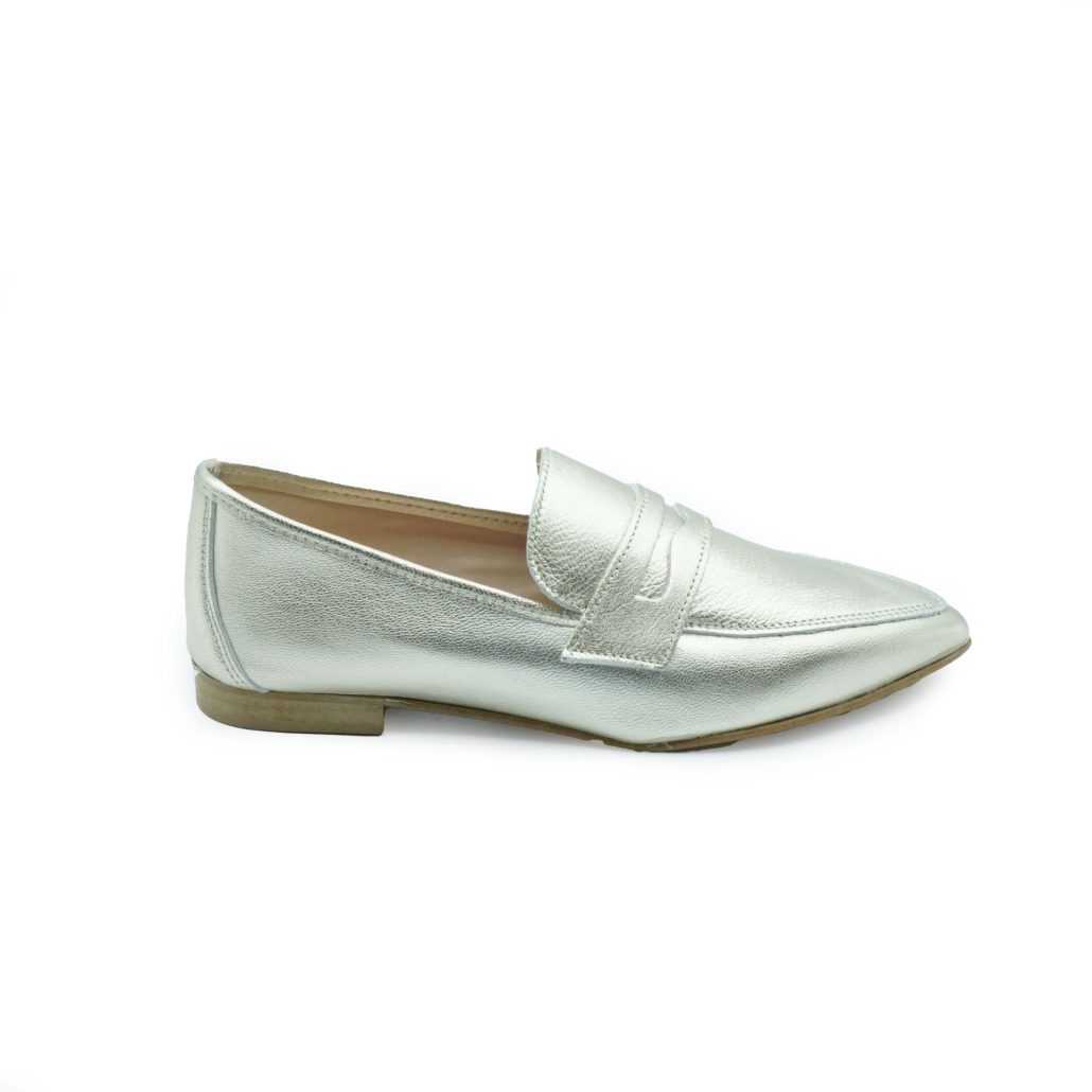 Lea Gu mocassino in nappa laminata, bocca di leone frontale, tacco 10mm