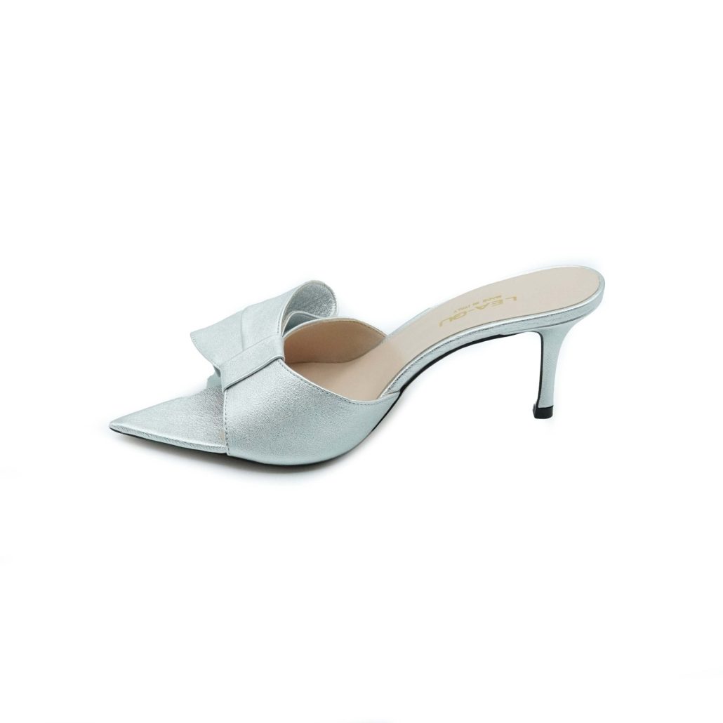 Lea Gu Sandalo Con Tacco In Nappa Laminata, Fascia E Fiocco Frontale, Tacco 60mm