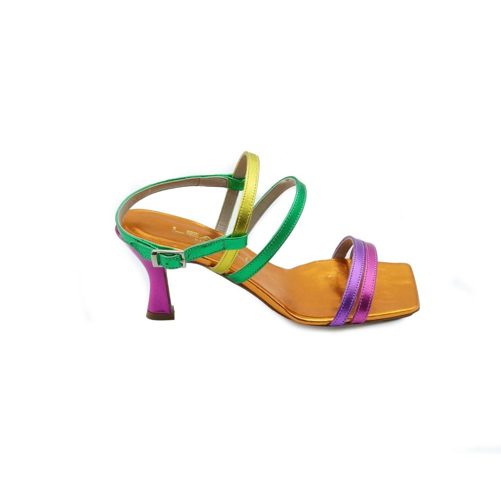 Lea Gu sandalo in nappa laminata, doppie fasce frontali, punta quadrata, chiusura posteriore, tacco ricoperto 40mm