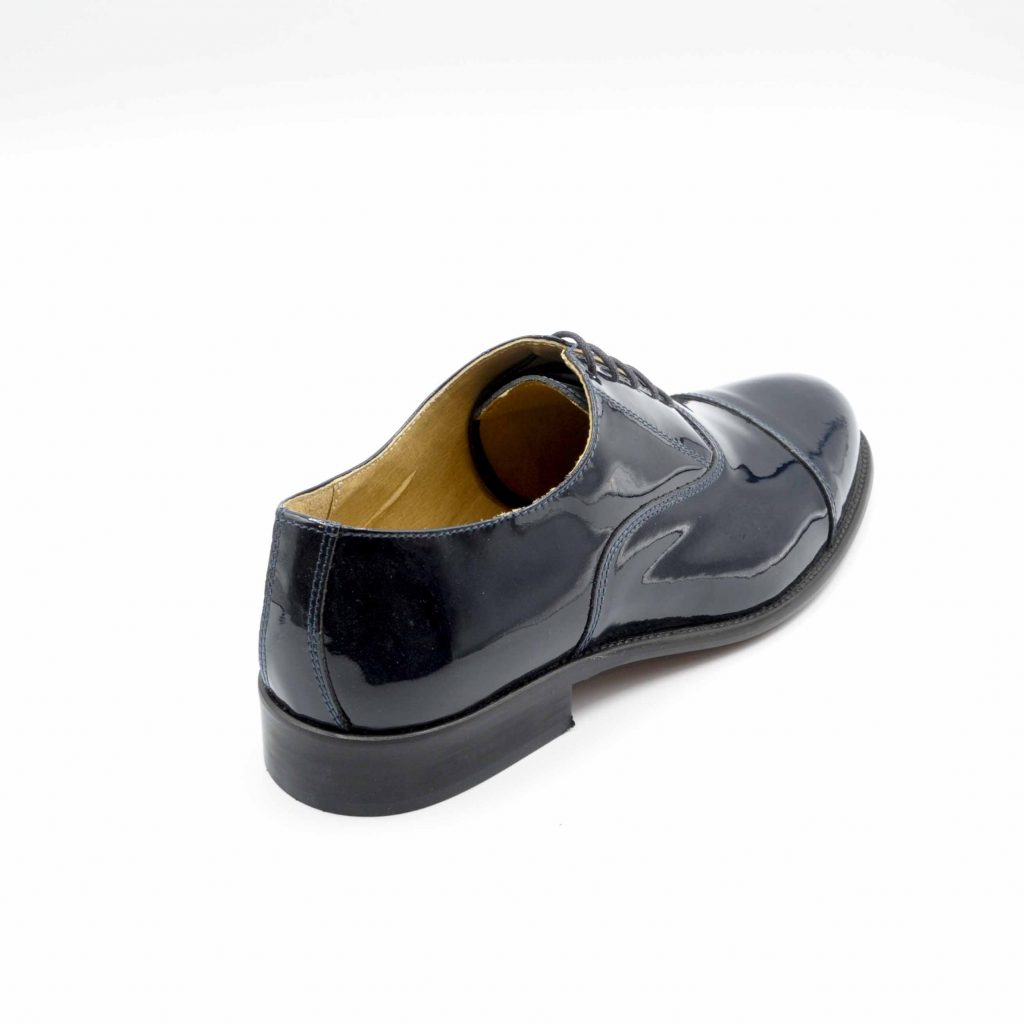 Lea Gu Scarpa In Vernice Allacciatura Frontale E Taglio In Punta, Tacco 25 Mm