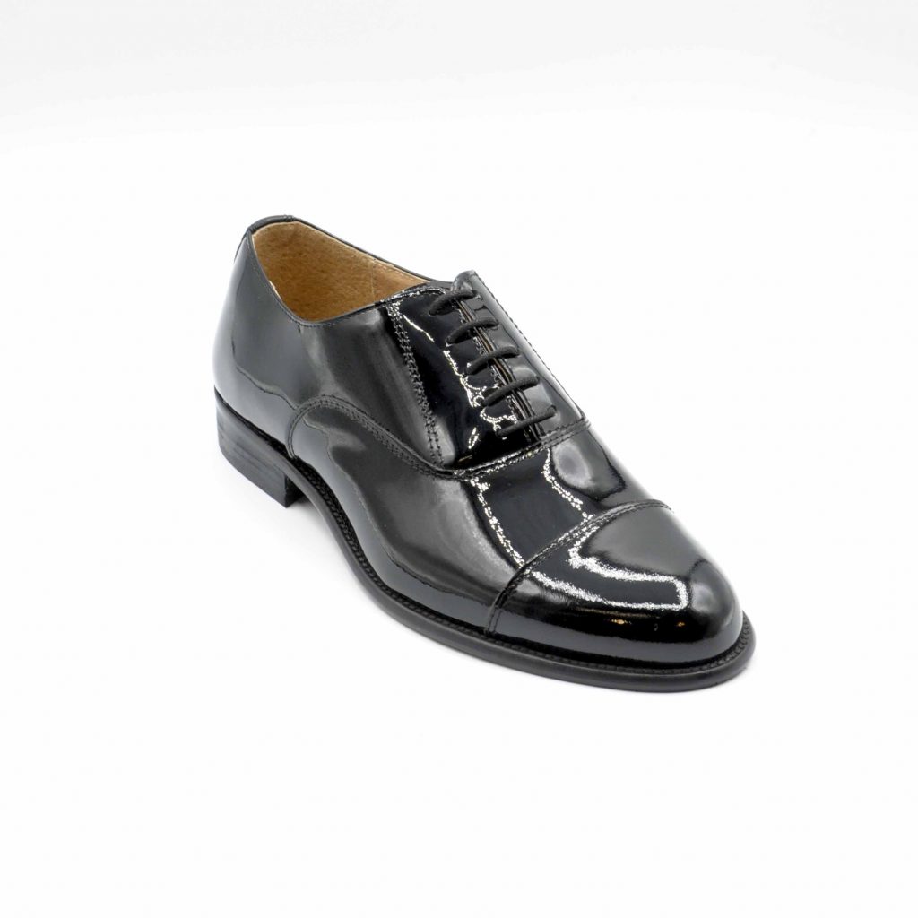 Lea Gu scarpa in vernice allacciatura frontale e taglio in punta, tacco 25 mm