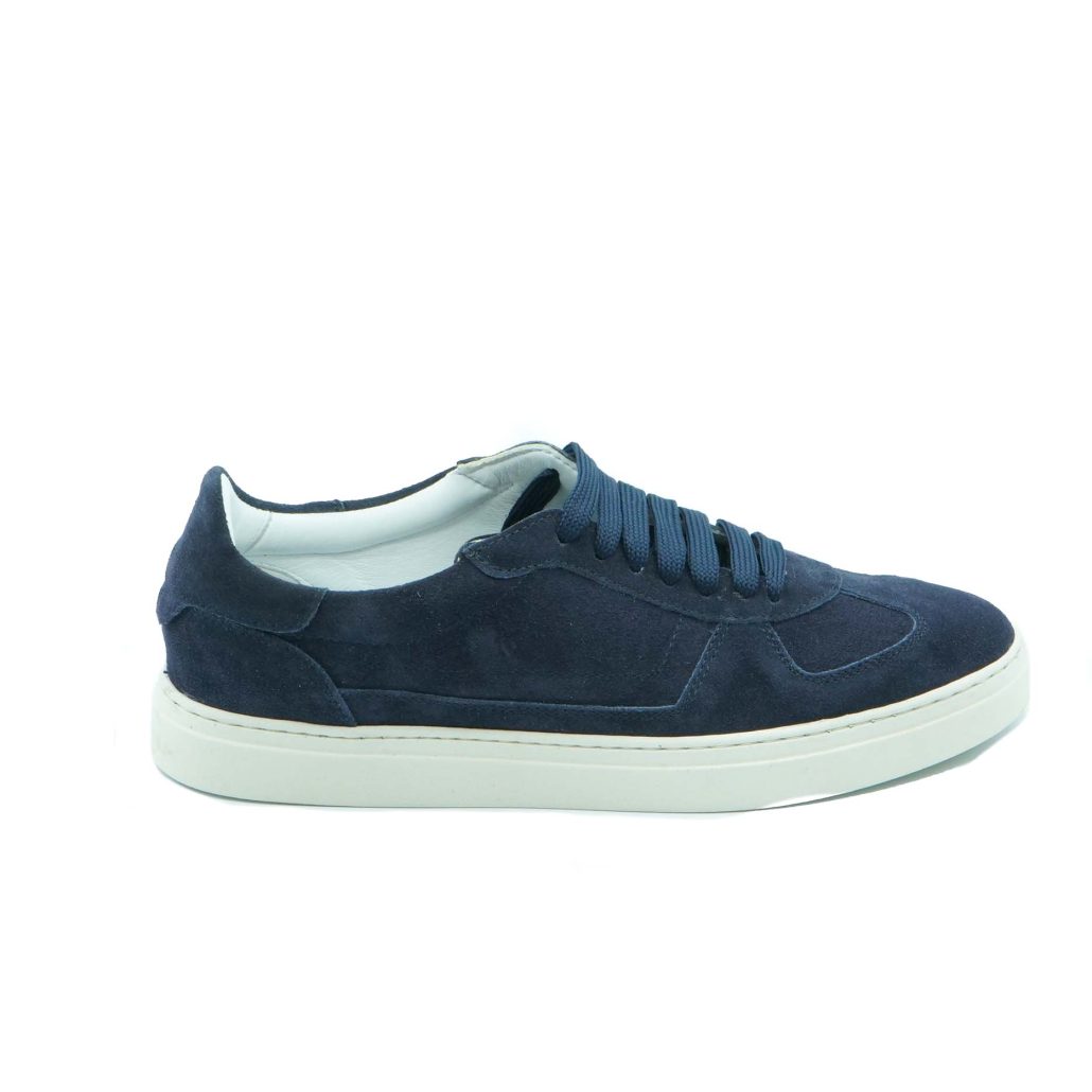 Lea Gu sneakers in camoscio, allacciatura frontale, fondo 30mm