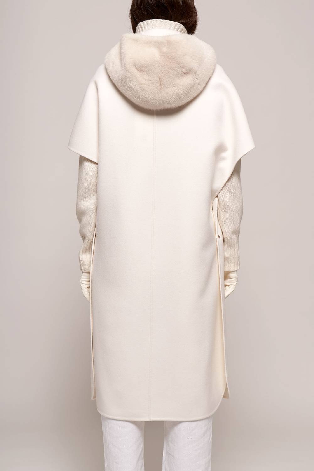 Manzoni 24 Mantella In Lana Con Cappuccio Visone