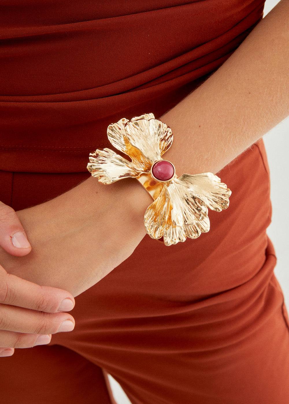 Nalí BANGLE BRACELET IN GOLD W/ PURPLE PEARL