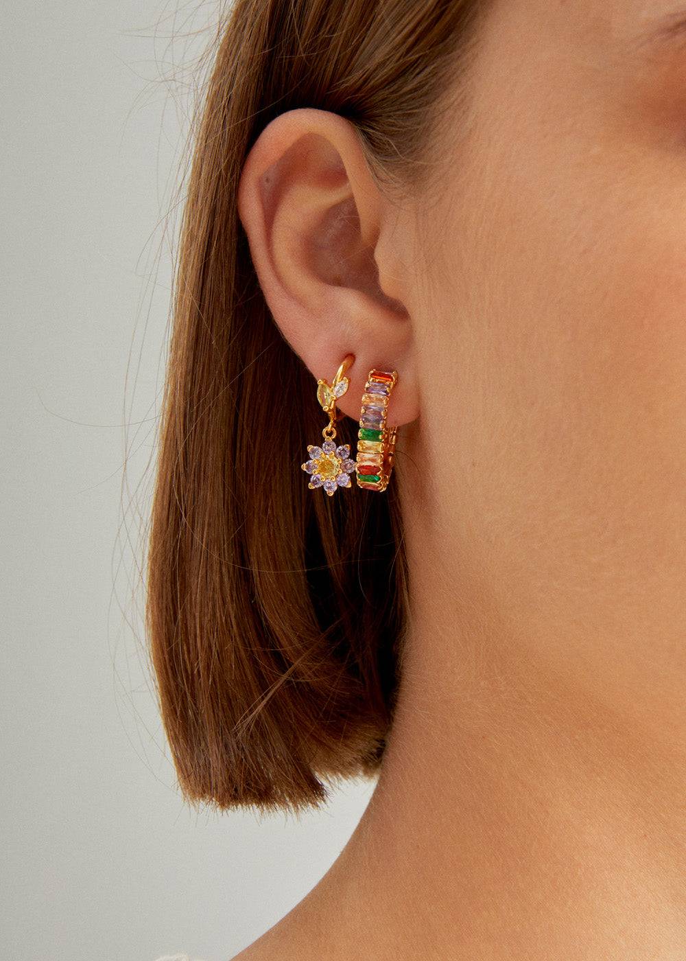 Nalí CELIA HOOP EARRINGS W/ FLOWER + COLORS